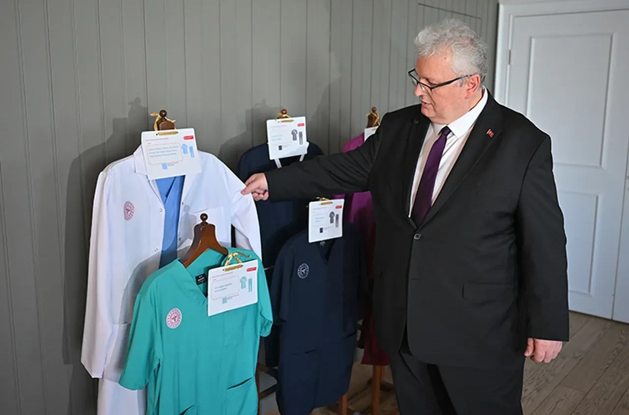 Sağlık çalışanları kıyafetleri ücretsiz mi olacak? Yeni düzenleme