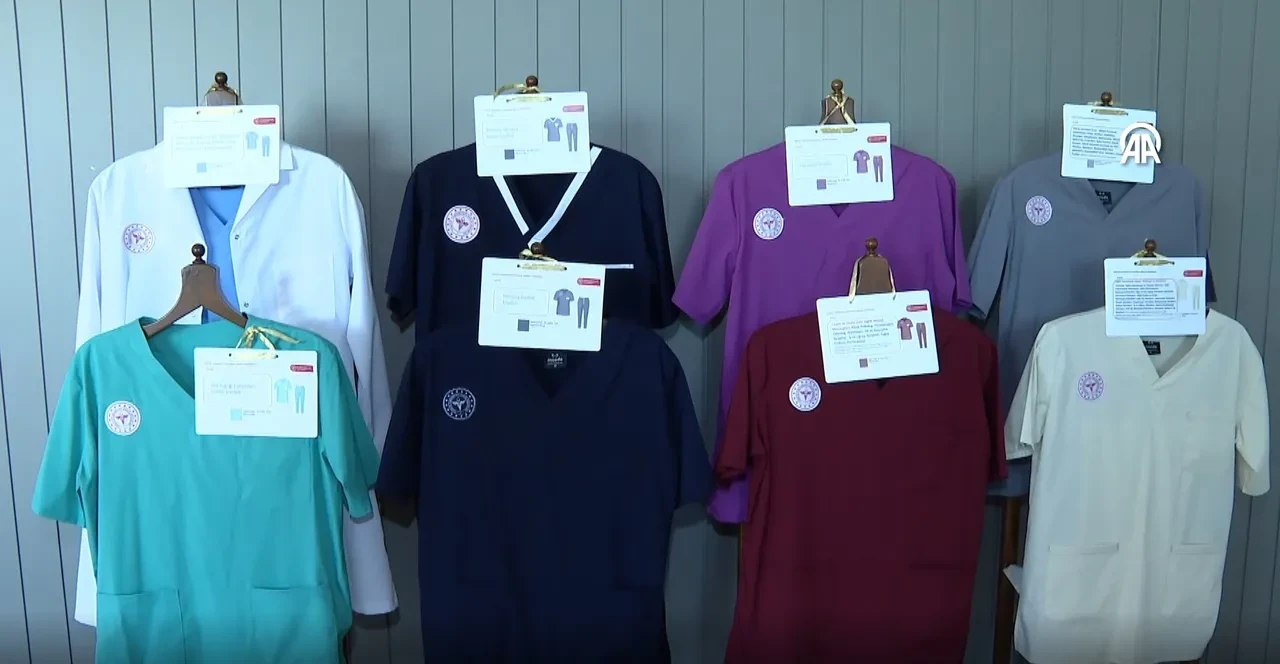 Sağlık çalışanlarının kıyafetlerinde yeni dönem! Hemşireler artık lacivert giyecek