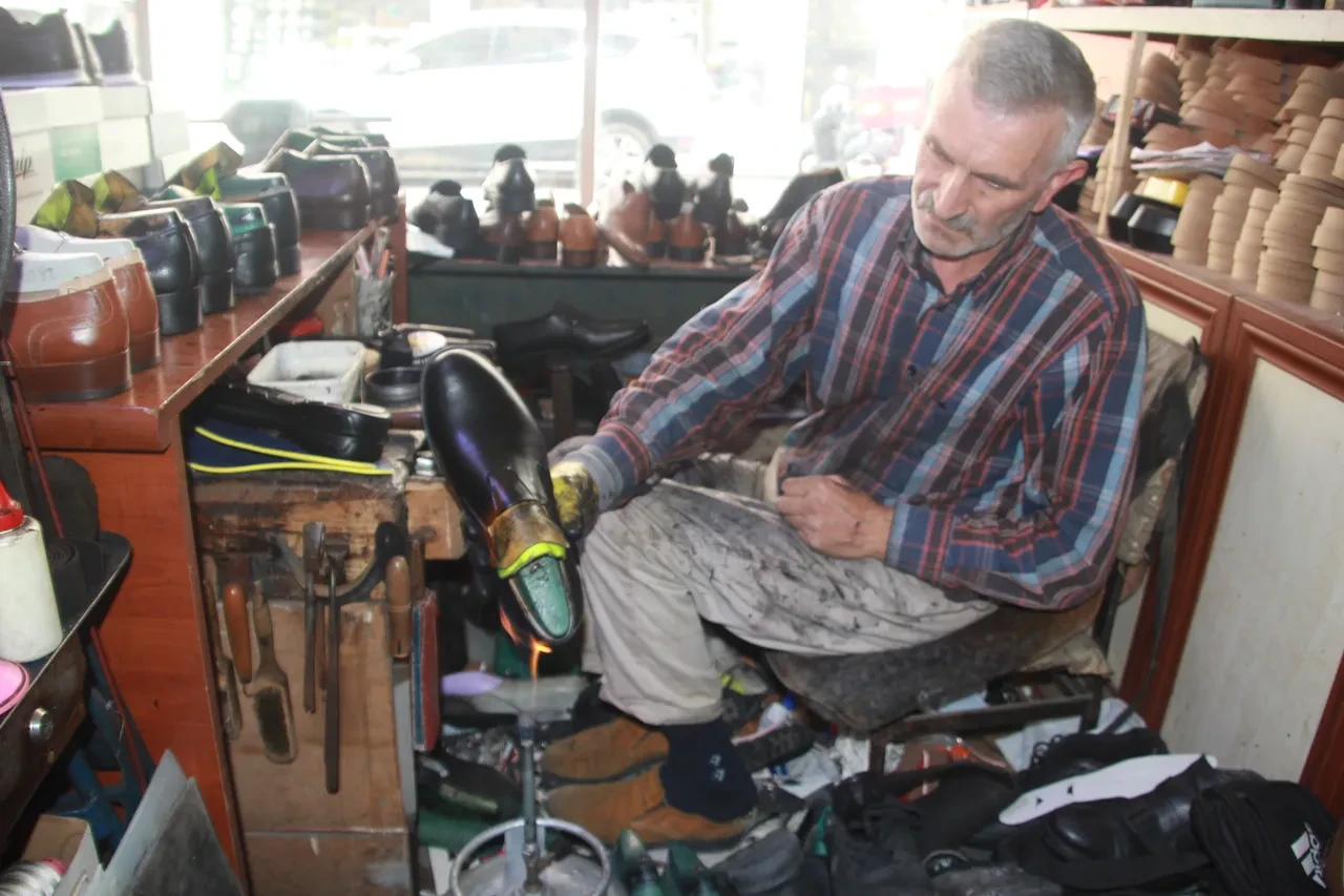 Sahte deri ile gerçek deriyi bu şekilde ayırt ediyor! İşte 40 yıllık ustanın sırrı