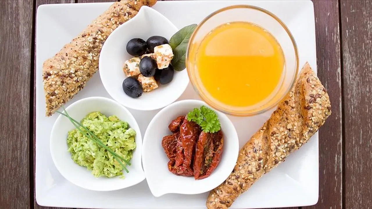 Tüm gün karın ağrısı çekenlere müjde! Uzmanlar gastrit ve ülsere iyi gelen 5 doğal besini açıkladı