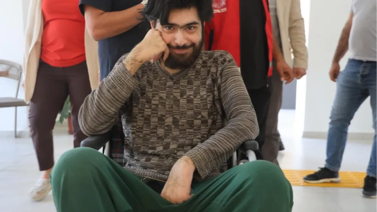 Türkiye'nin konuştuğu Barış Özbay sonunda ikna edildi! 3 yıl sonra ilk defa banyo yapıp tıraş oldu! 