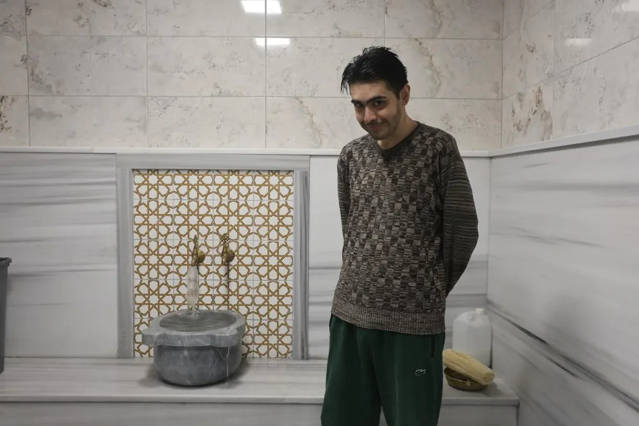 Türkiye'nin konuştuğu Barış Özbay sonunda ikna edildi! 3 yıl sonra ilk defa banyo yapıp tıraş oldu!