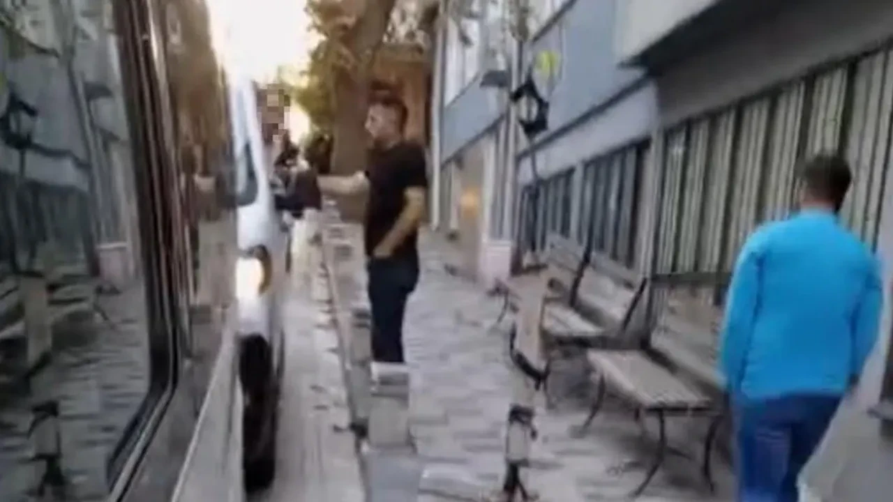 Yine bir trafik magandası! Park etmesine izin vermedi, tehditler savurdu