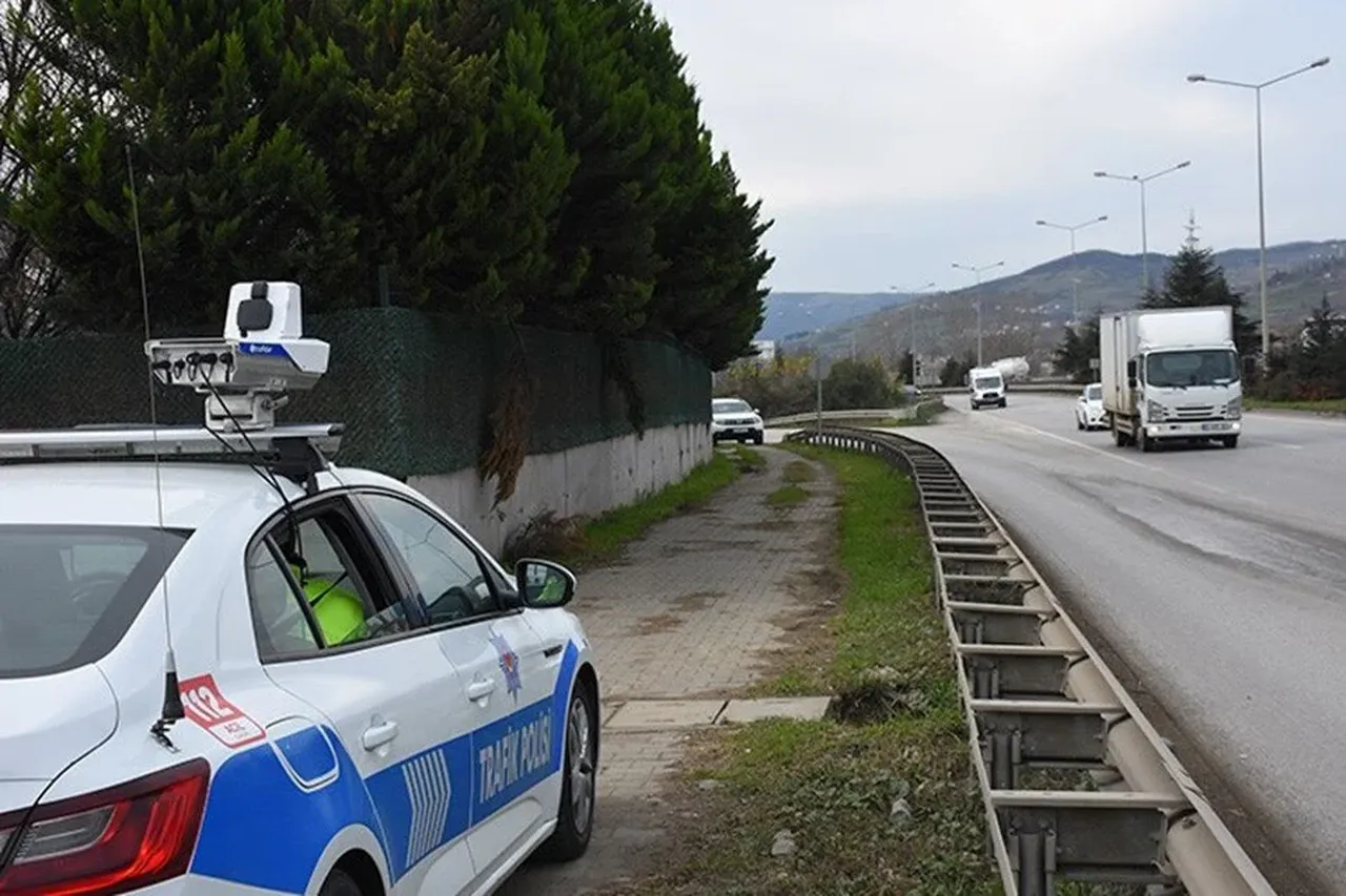 Yollarda tabela temizliği! Hız limitleri değişti, sürücüler memnun 