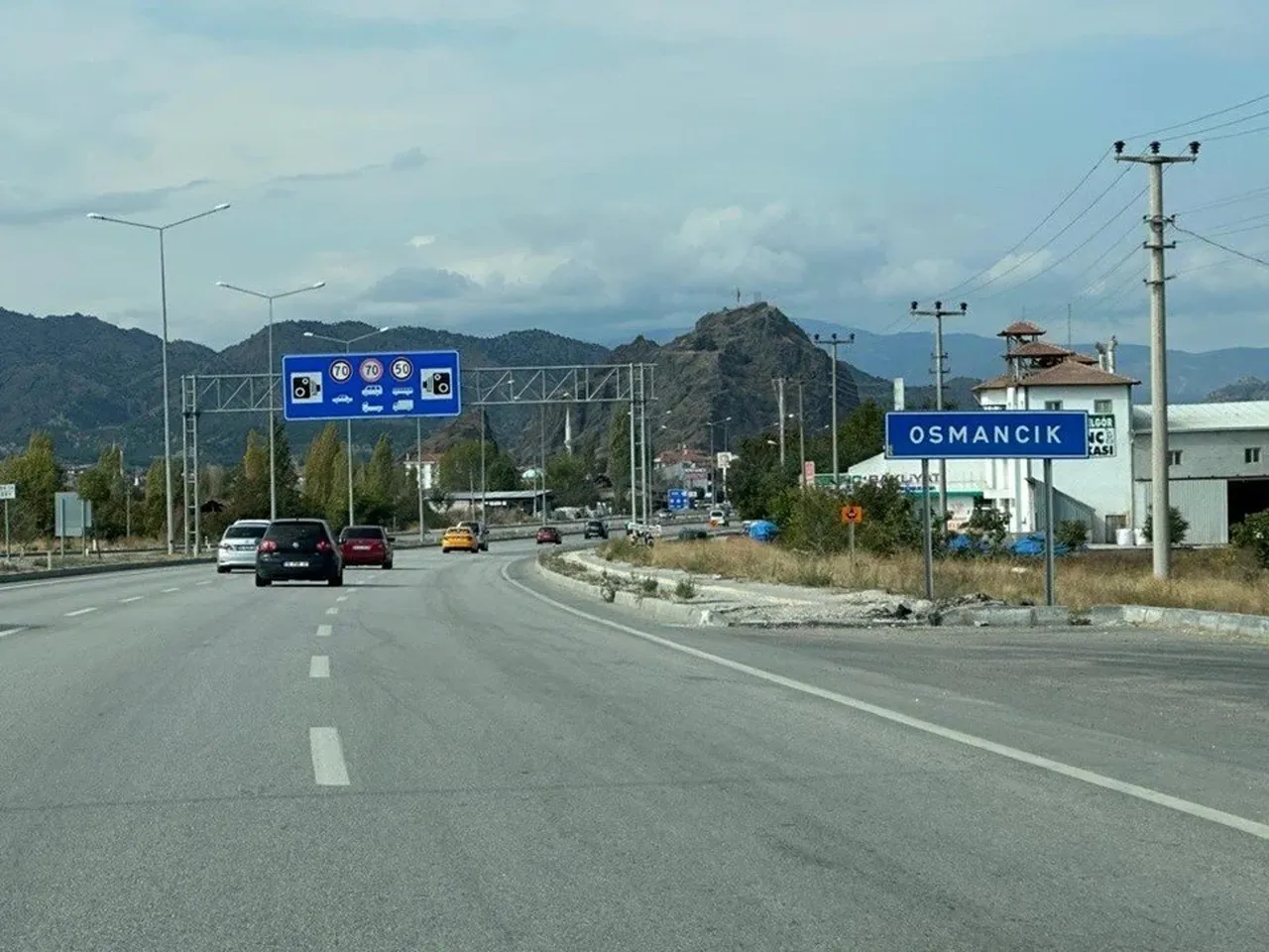 Yollarda tabela temizliği! Hız limitleri değişti, sürücüler memnun 