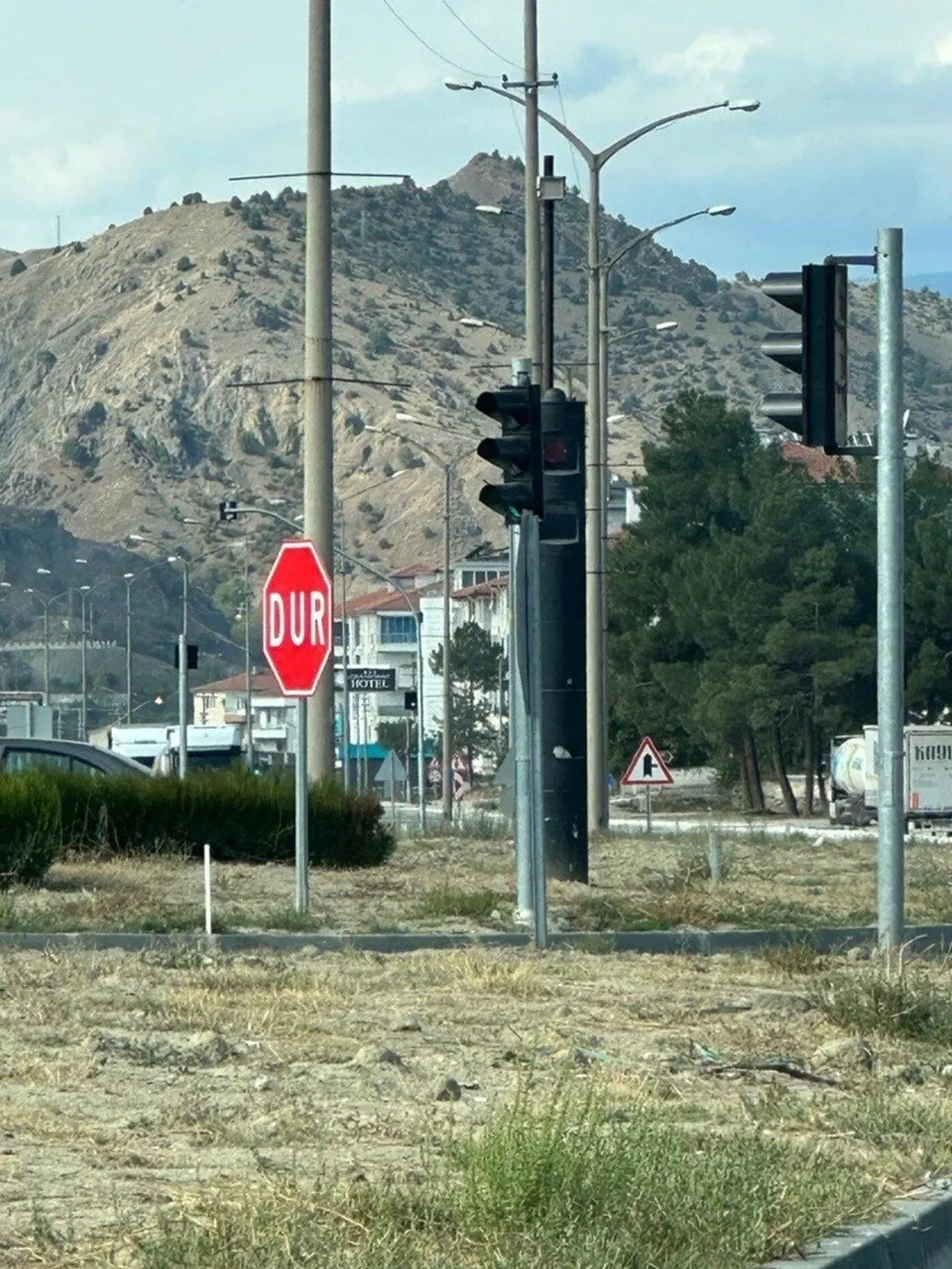 Yollarda tabela temizliği! Hız limitleri değişti, sürücüler memnun 