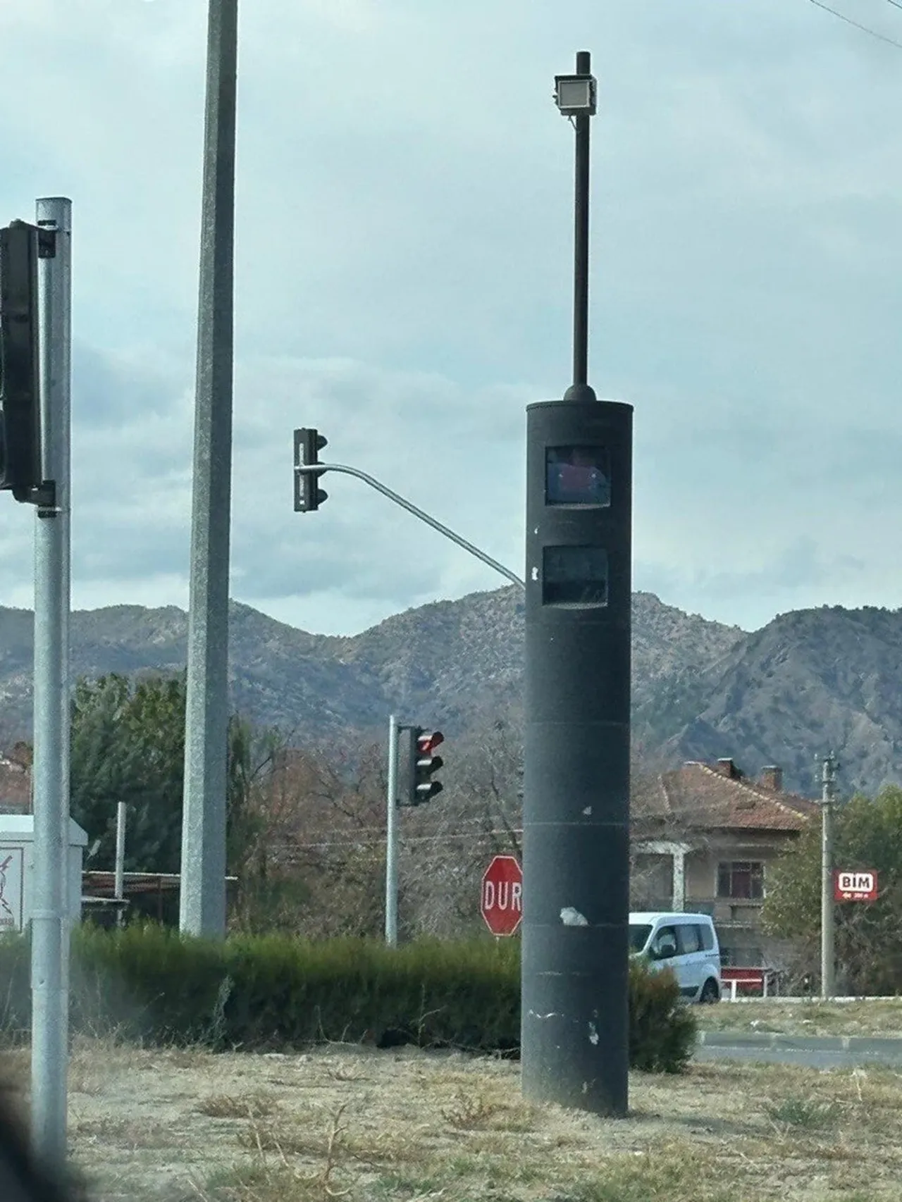 Yollarda tabela temizliği! Hız limitleri değişti, sürücüler memnun 