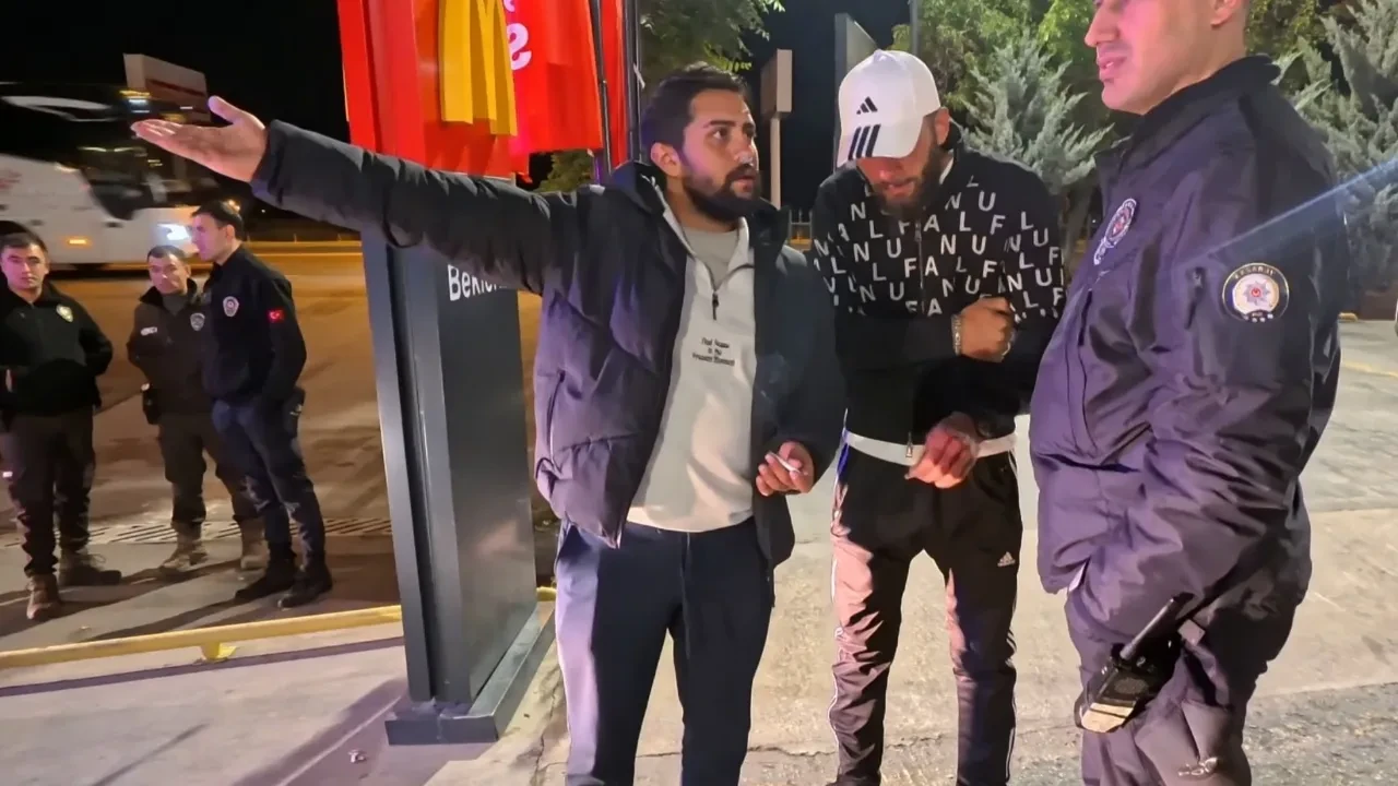 Aksaray’da alkol isyanını polis biber gazıyla bastırabildi!