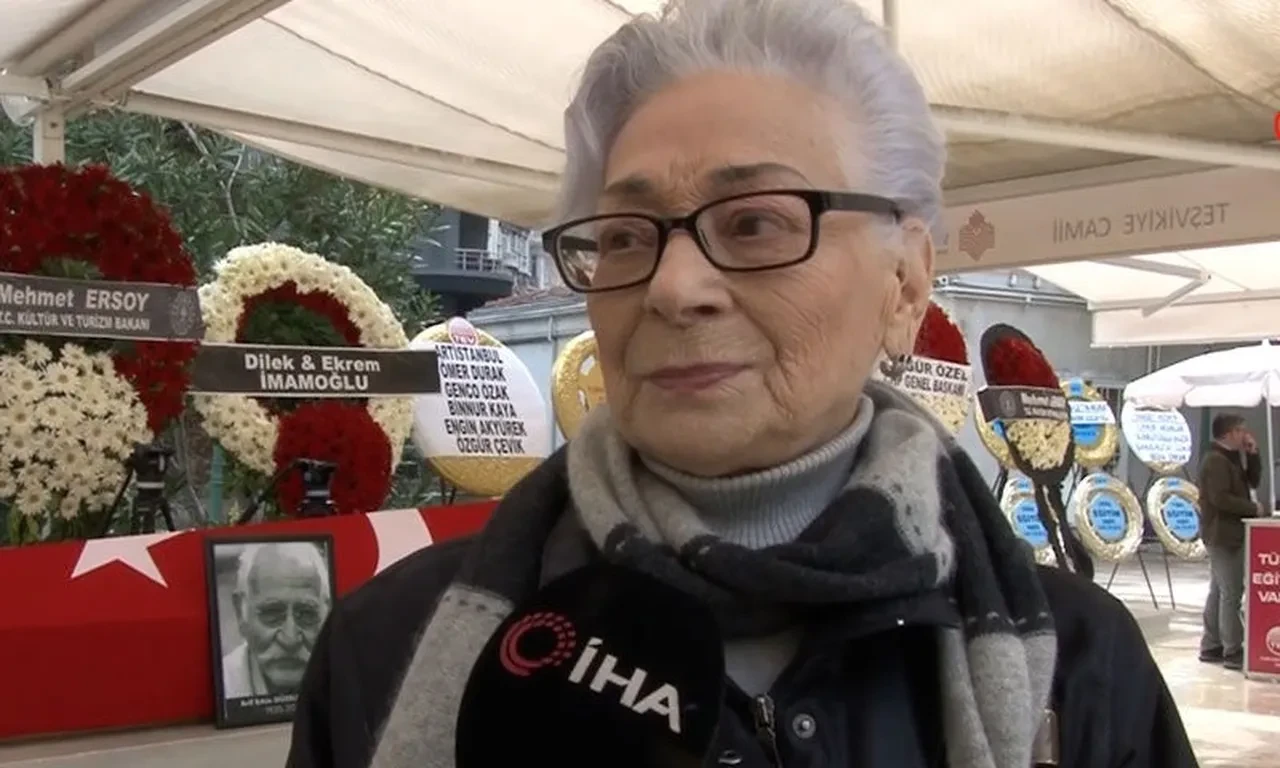 Arif Erkin Güzelbeyoğlu son yolculuğuna uğurlandı! Yabancı Damat oyuncuları cenazede birbirlerini teselli etti