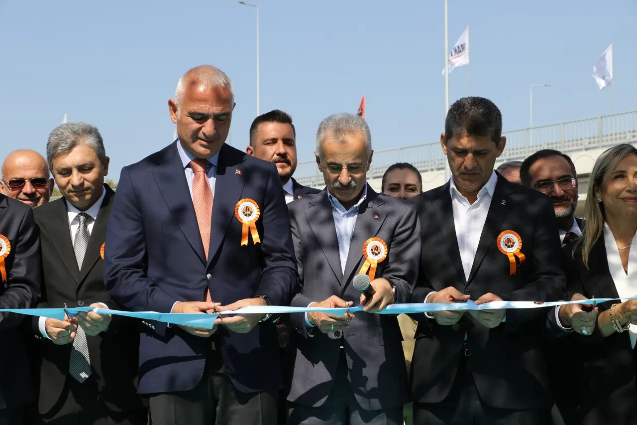 Bakan Uraloğlu duyurdu! Antalya'nın şehir içi trafiğine nefes aldıracak' 