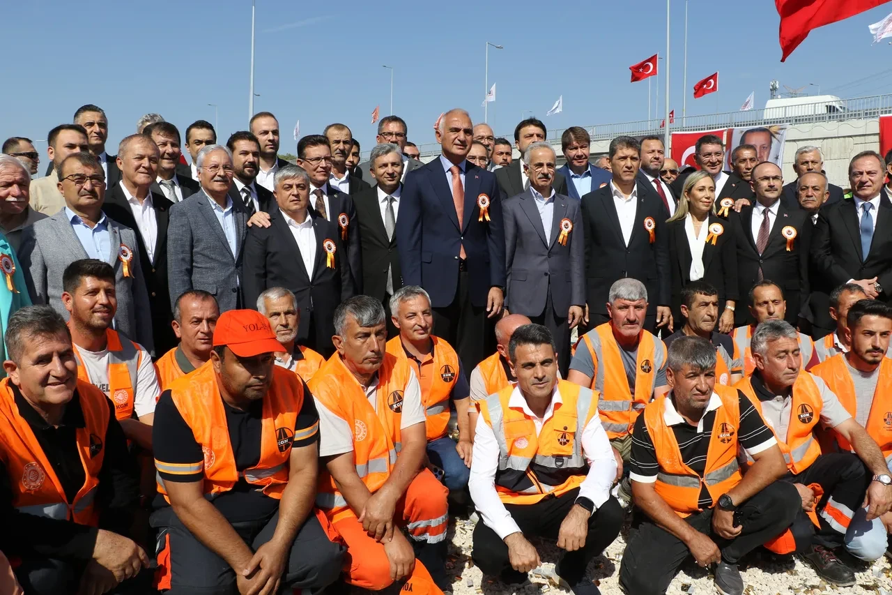 Bakan Uraloğlu duyurdu! Antalya'nın şehir içi trafiğine nefes aldıracak' 