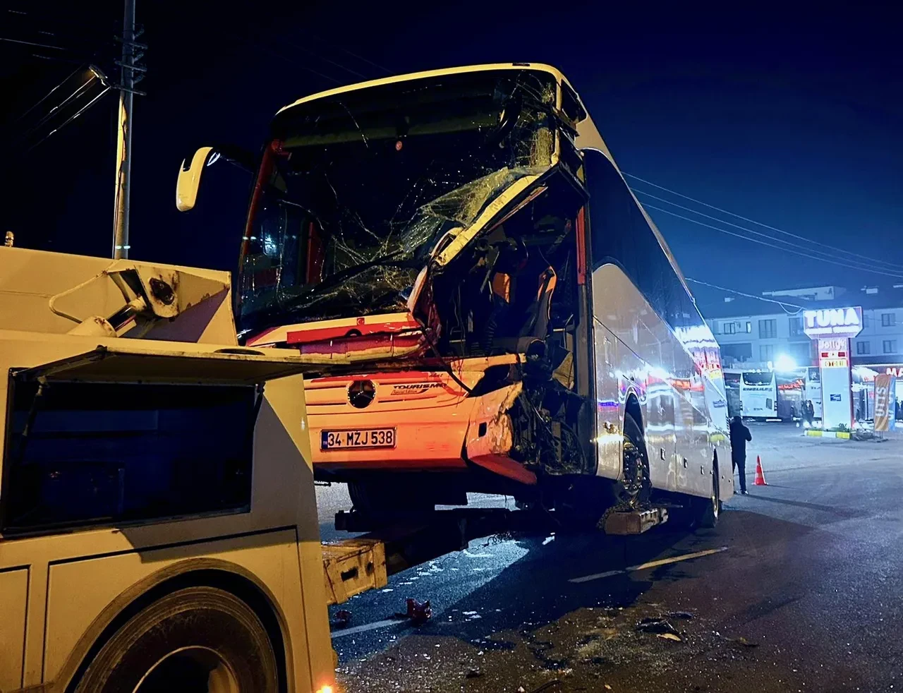 Bolu Dağı geçidinde kaza: Yolcu otobüsü ile tır çarpıştı, trafik kilitlendi