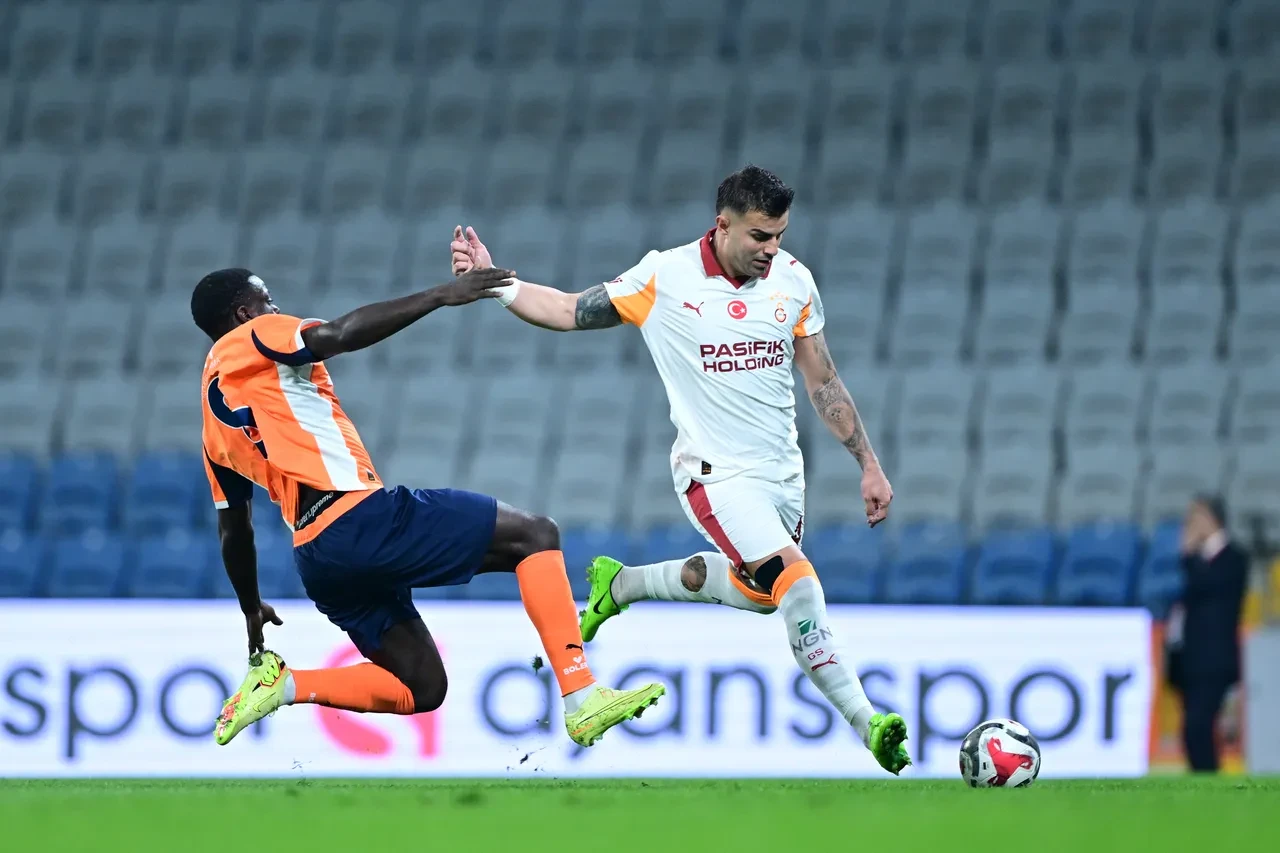 Galatasaray milli aradan 3 puanla döndü! Başakşehir deplasmanında Sane ile güldü