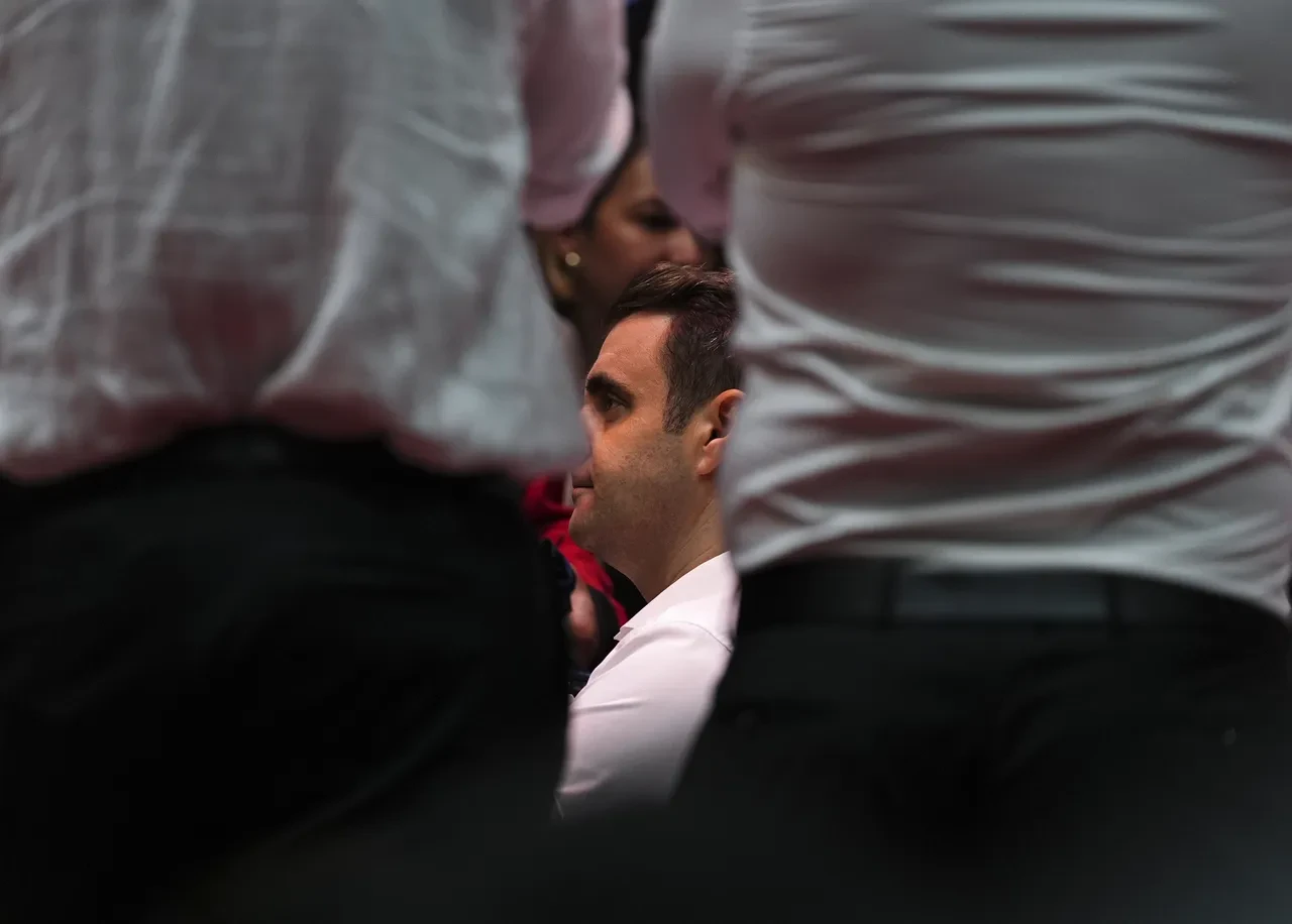 CHP kongresinde korkutan anlar: Başkan adayı kürsüde bayıldı