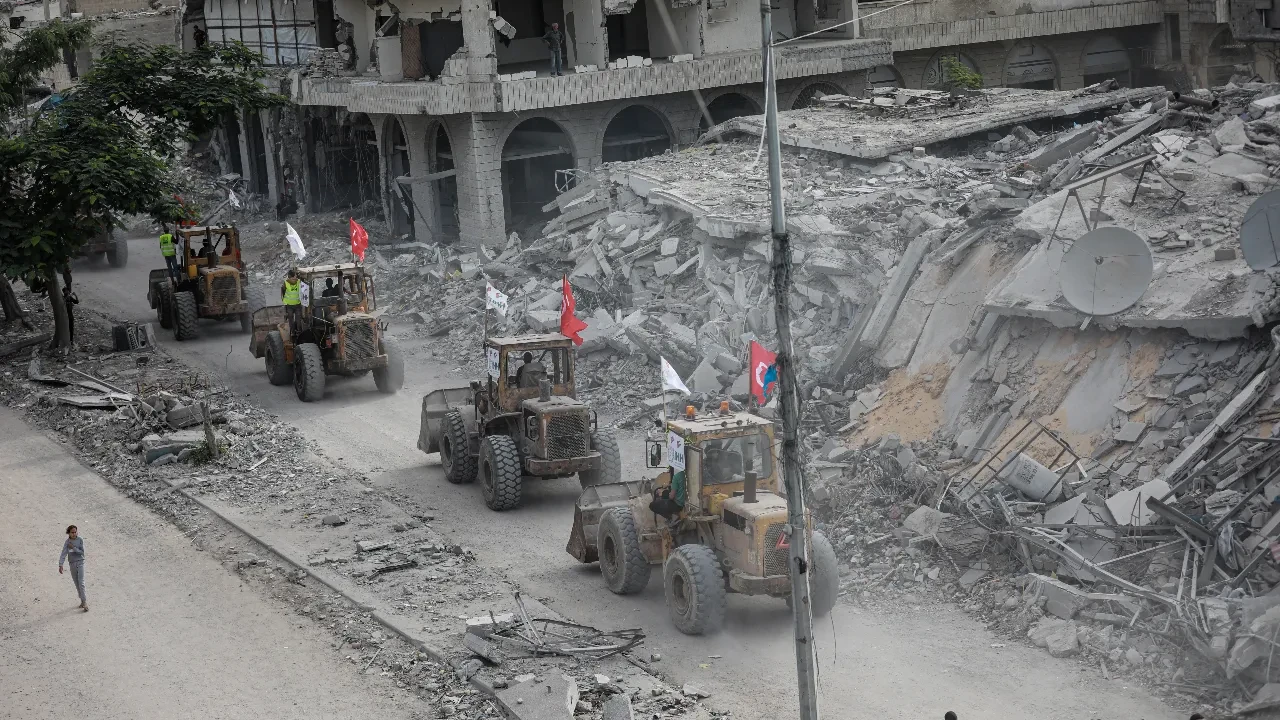 Gazze yeniden ayağa kalkıyor! Türk konvoyu enkaz temizleme çalışmalarına başladı