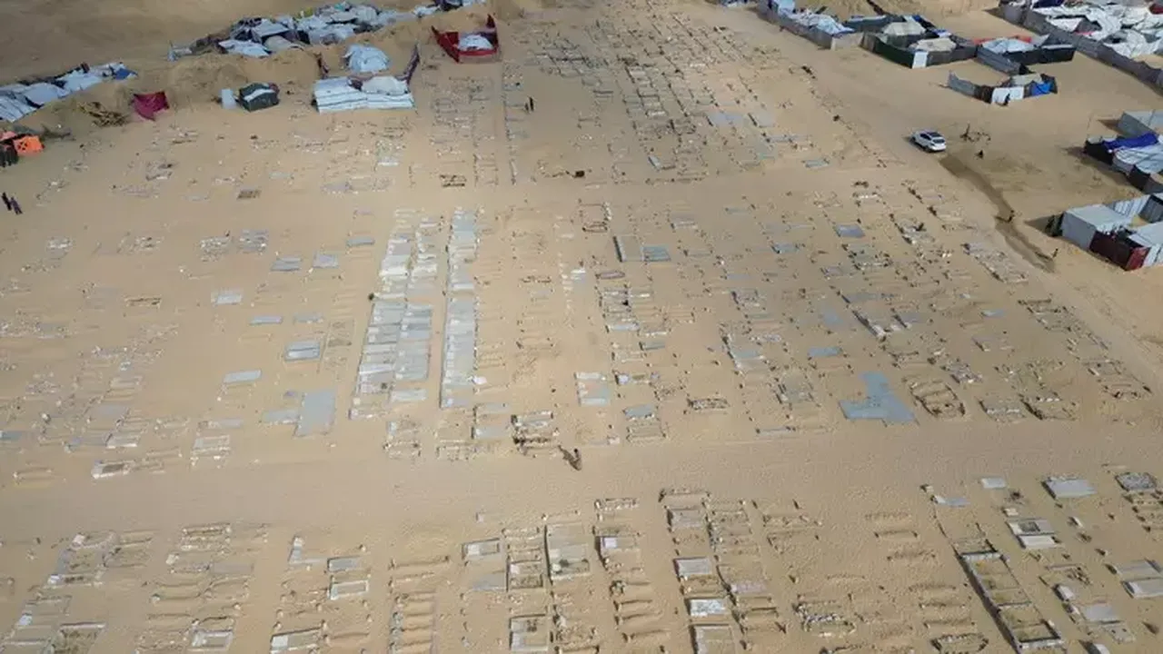 Gazze'de içler acısı tablo! Mezarlıklarda yer kalmadı