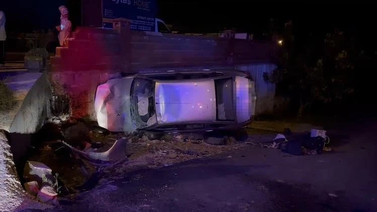 Bartın’da korku dolu kaza: Otomobil takla atıp tali yola uçtu!