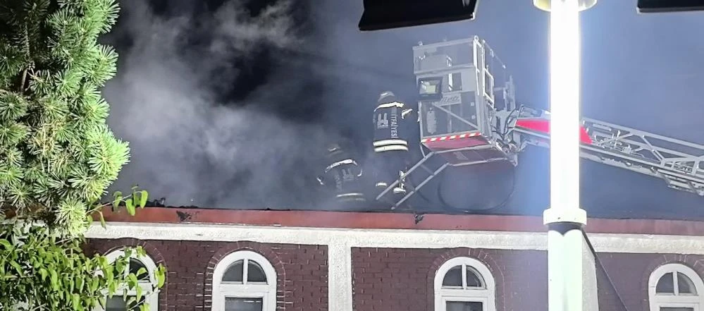 Erzurum’da camide çıkan yangın yürekleri ağza getirdi!