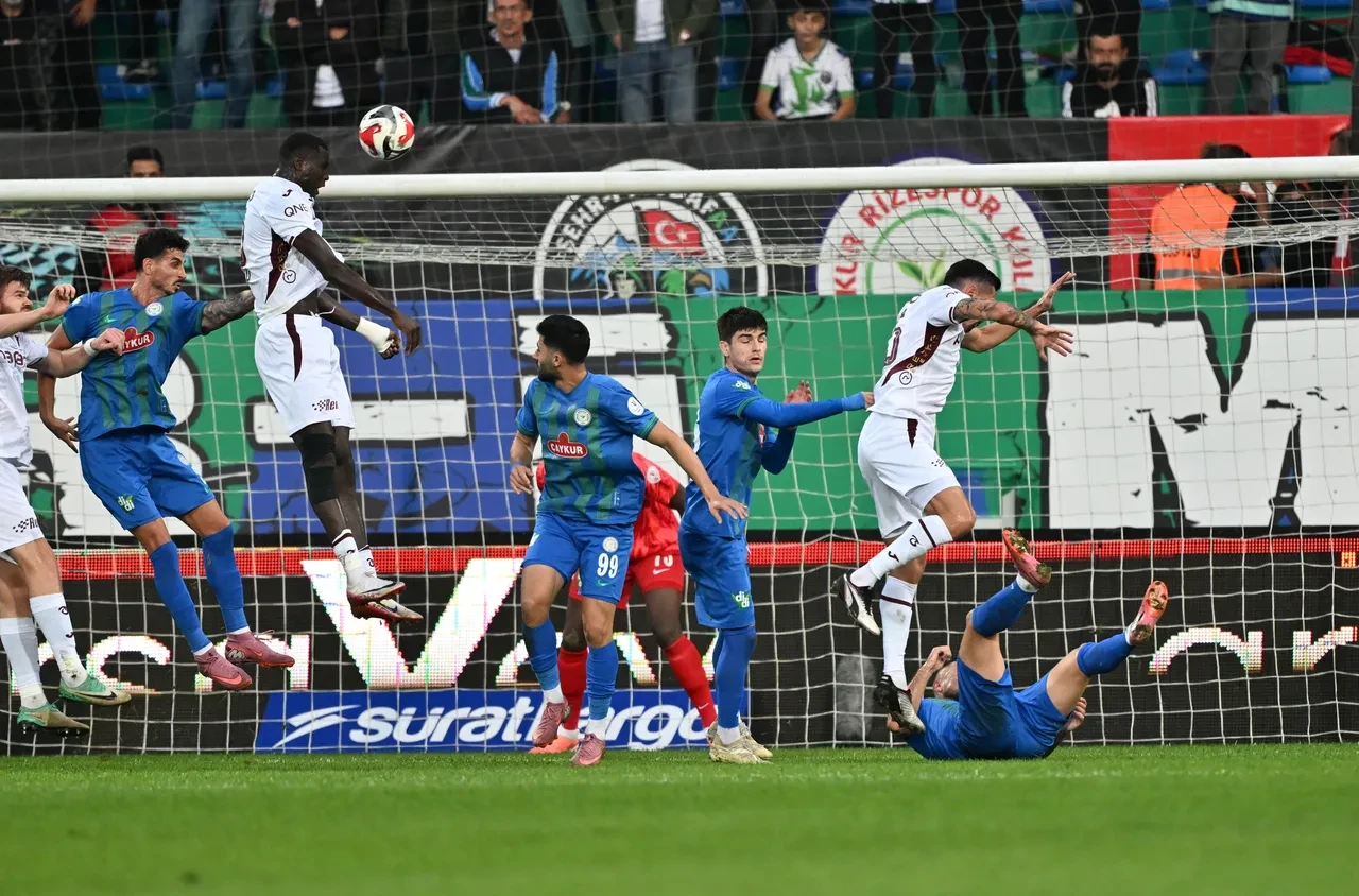 Karadeniz derbisinde Trabzonspor Çaykur Rizespor'u mağlup etti