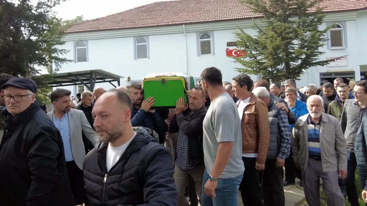 Kazada hayatını kaybeden genç kadın gözyaşları içinde toprağa verildi
