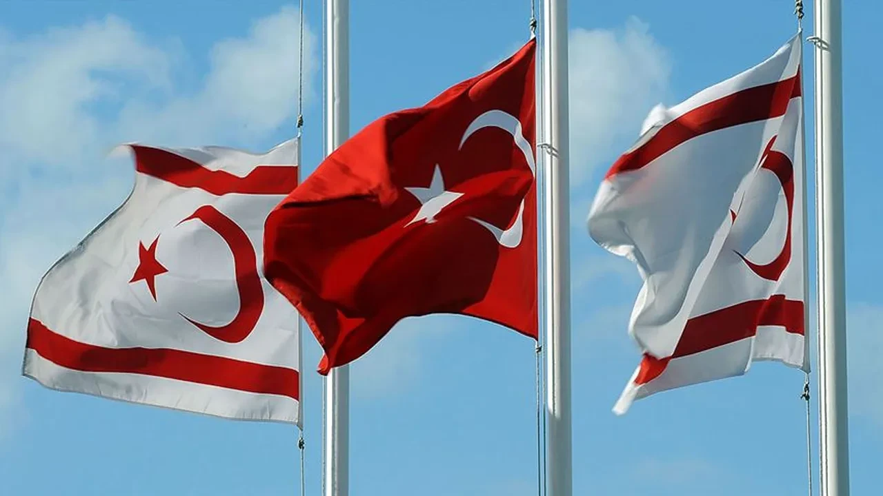 KKTC cumhurbaşkanlığı seçimlerini etkileyecek hamle! Adaylardan biri çekildi: O isme desteğini duyurdu