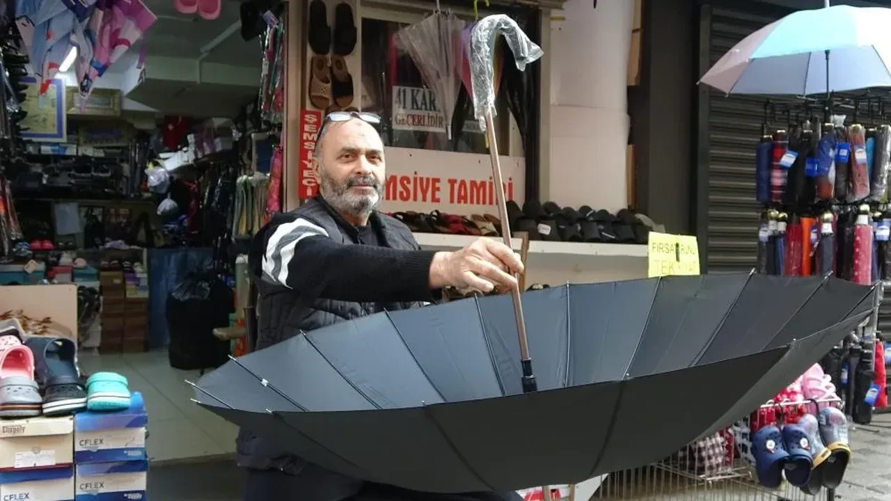Ne tamir ne satış kaldı: Kocaeli’nin son şemsiye ustası ayakta kalmaya çalışıyor