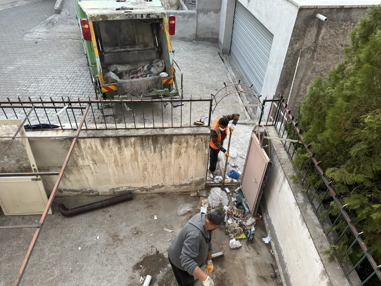 Nevşehir'de korkunç olay! Engelli kızı annesinin cesediyle çöp evde bir ay yaşadı