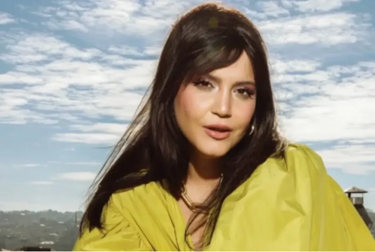 Senarist Melis Civelek kızı Feyza Civelek'in linçlenmesine o sahne ile cevap verdi 