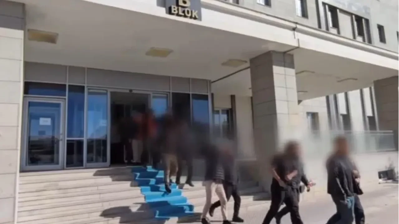 Van merkezli 9 ilde dolandırıcılık operasyonu: 74 gözaltı, çok sayıda tutuklama!