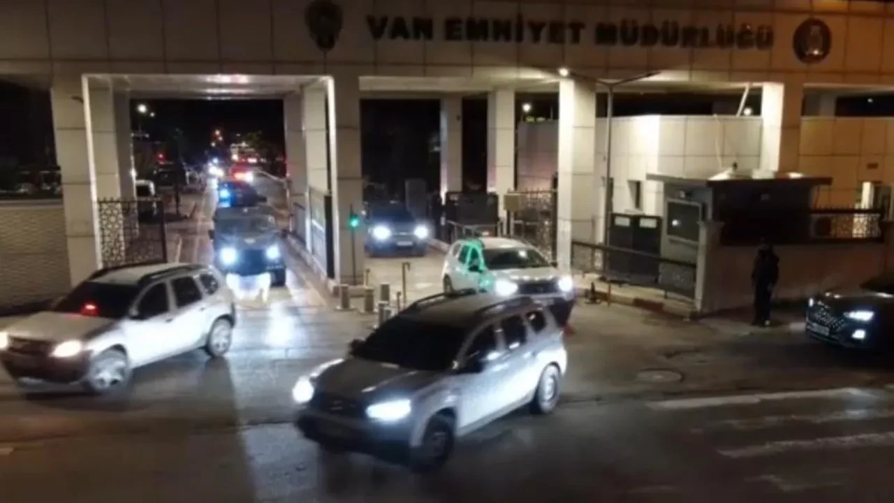 Van merkezli 9 ilde dolandırıcılık operasyonu: 74 gözaltı, çok sayıda tutuklama!