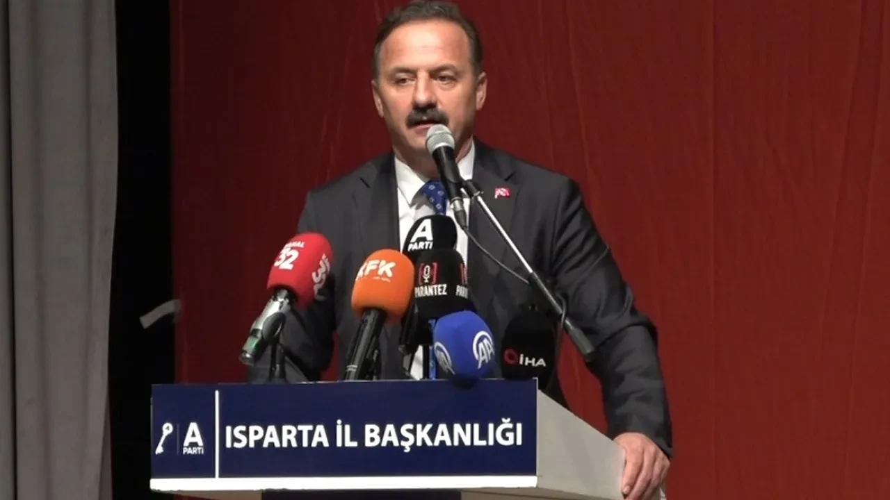 Yavuz Ağıralioğlu o sözleri söylerken depreme yakalandı! Tepkisi damga vurdu: Tayyip Bey aleyhine konuşunca...
