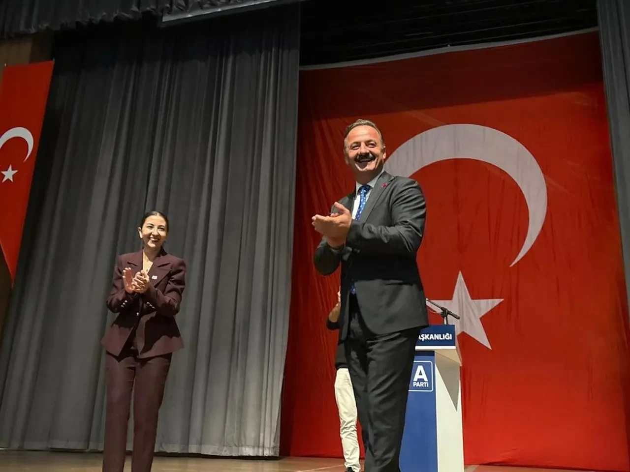 Yavuz Ağıralioğlu o sözleri söylerken depreme yakalandı! Tepkisi damga vurdu: Tayyip Bey aleyhine konuşunca...