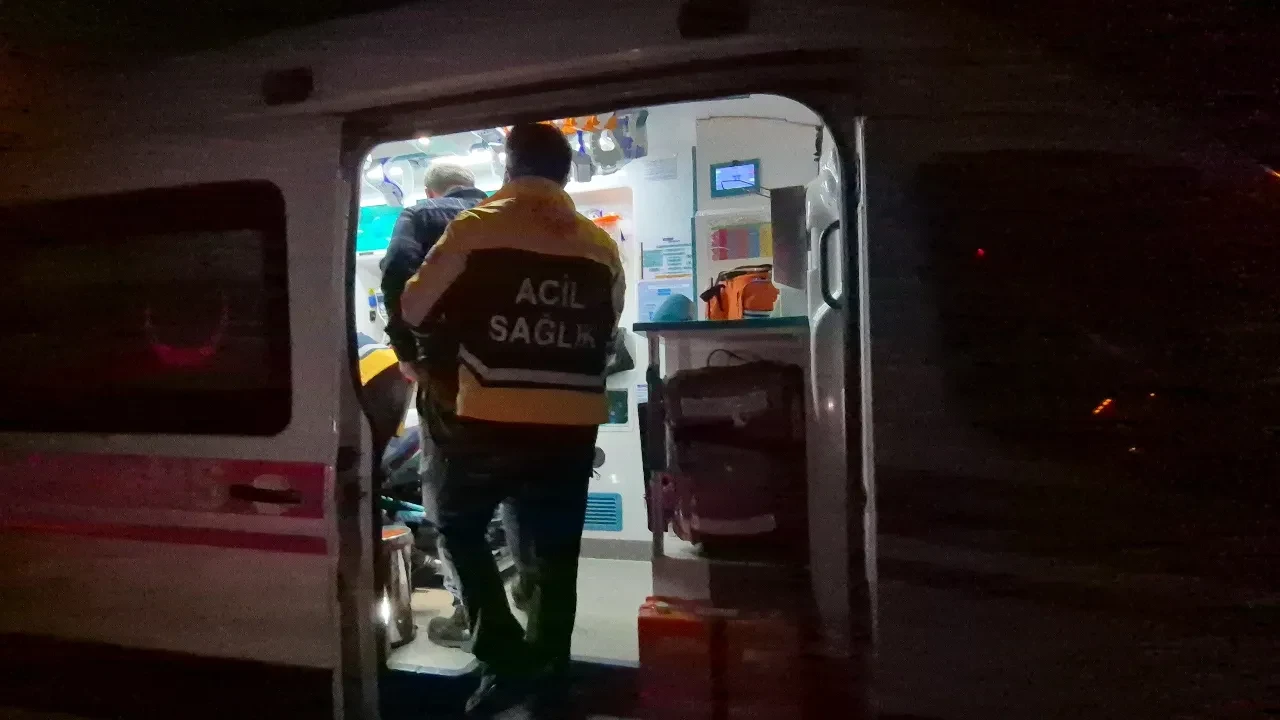 Bartın’da çay kenarı kavgasında bıçaklar konuştu, 1 kişi yaralandı