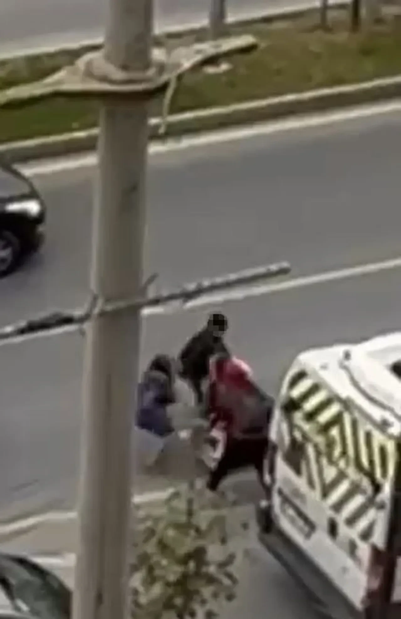 Başakşehir'de dehşete düşüren yol kavgası! Küçük çocuğu çığlıkları sokakta yankılandı