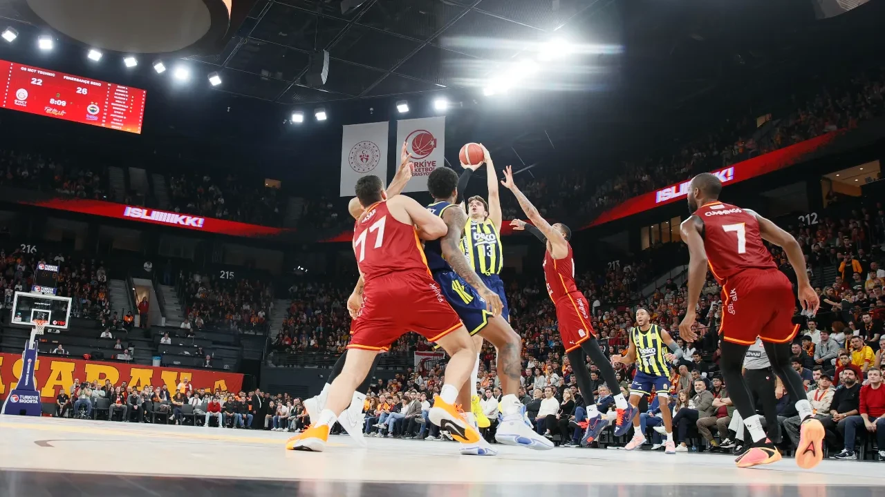 Basketbol Süper Ligi'nde Galatasaray Fenerbahçe'ye 85-76 mağlup oldu