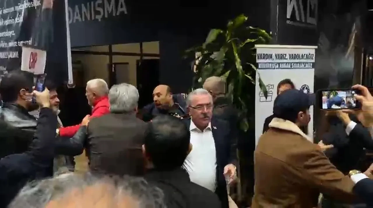  CHP kongresinde gazetecilere çirkin saldırı! 