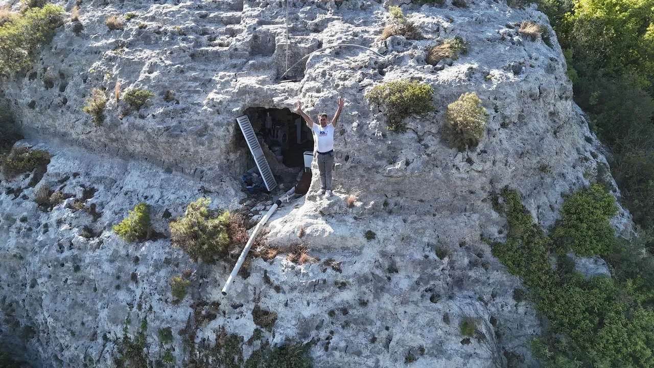 Depremden sonra huzur bulmuştu! 2,5 yıldır yaşadığı mağarayı boşaltıyor: 'Bundan sonra orada yaşayacağım' 