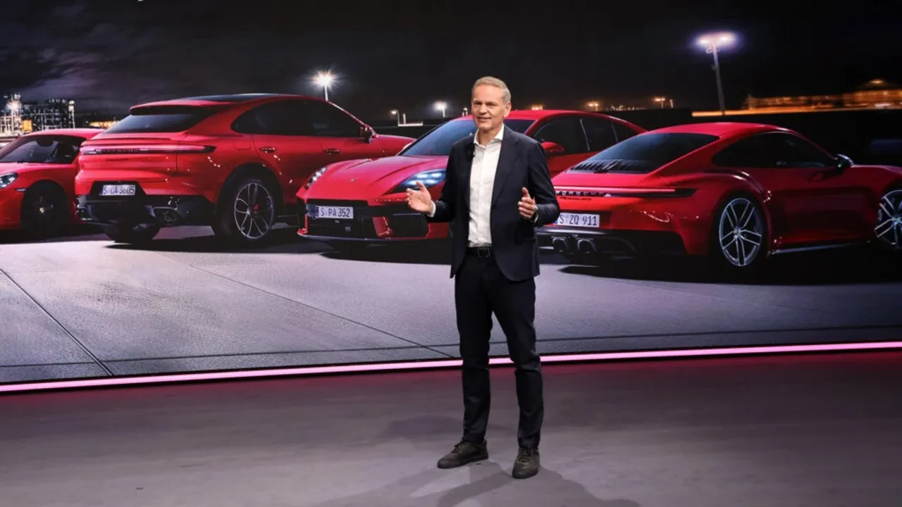 Dünyaca ünlü otomobil devinde bayrak değişimi! Hisseleri yarı yarıya düşmüştü