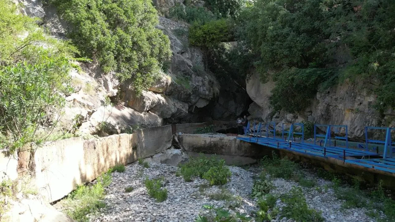 Eski halinden eser yok! Görenleri hayran bırakan kanyonu kuraklık fena vurdu