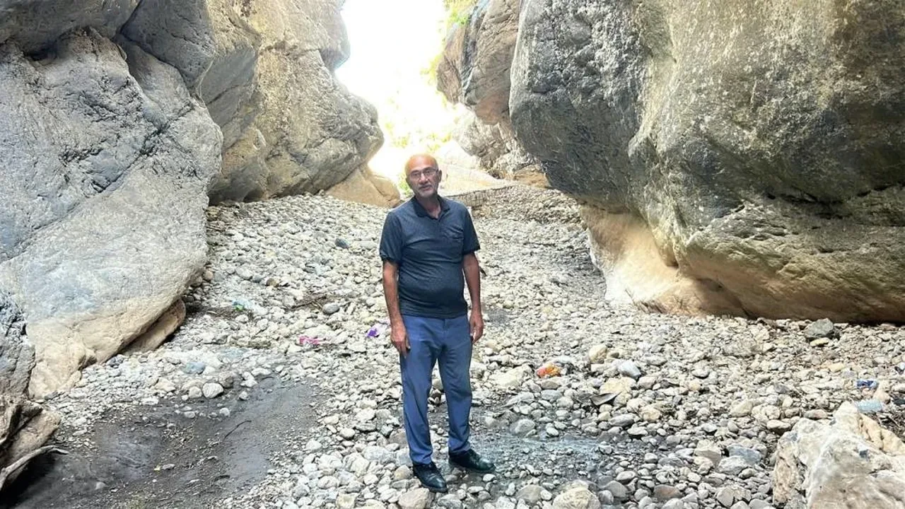 Eski halinden eser yok! Görenleri hayran bırakan kanyonu kuraklık fena vurdu