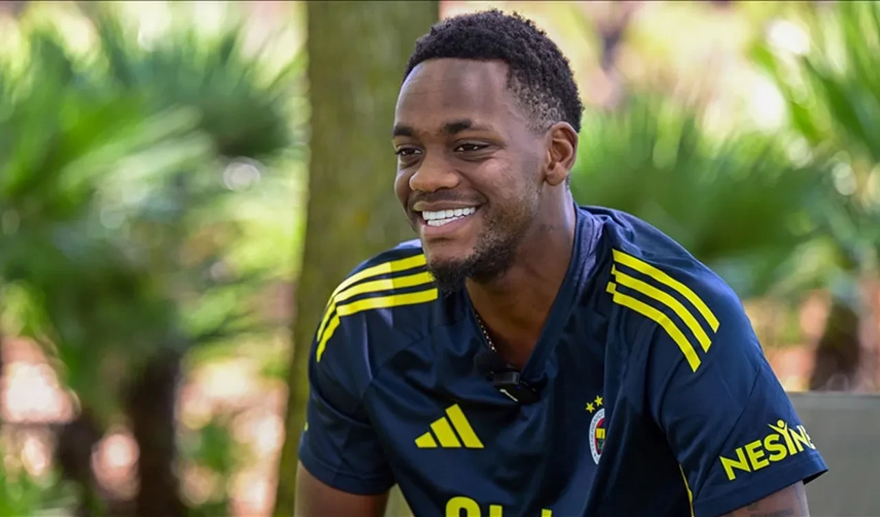 Fenerbahçe memnun kalmadı! Yıldız oyuncu için İngiliz devleri sıraya girdi