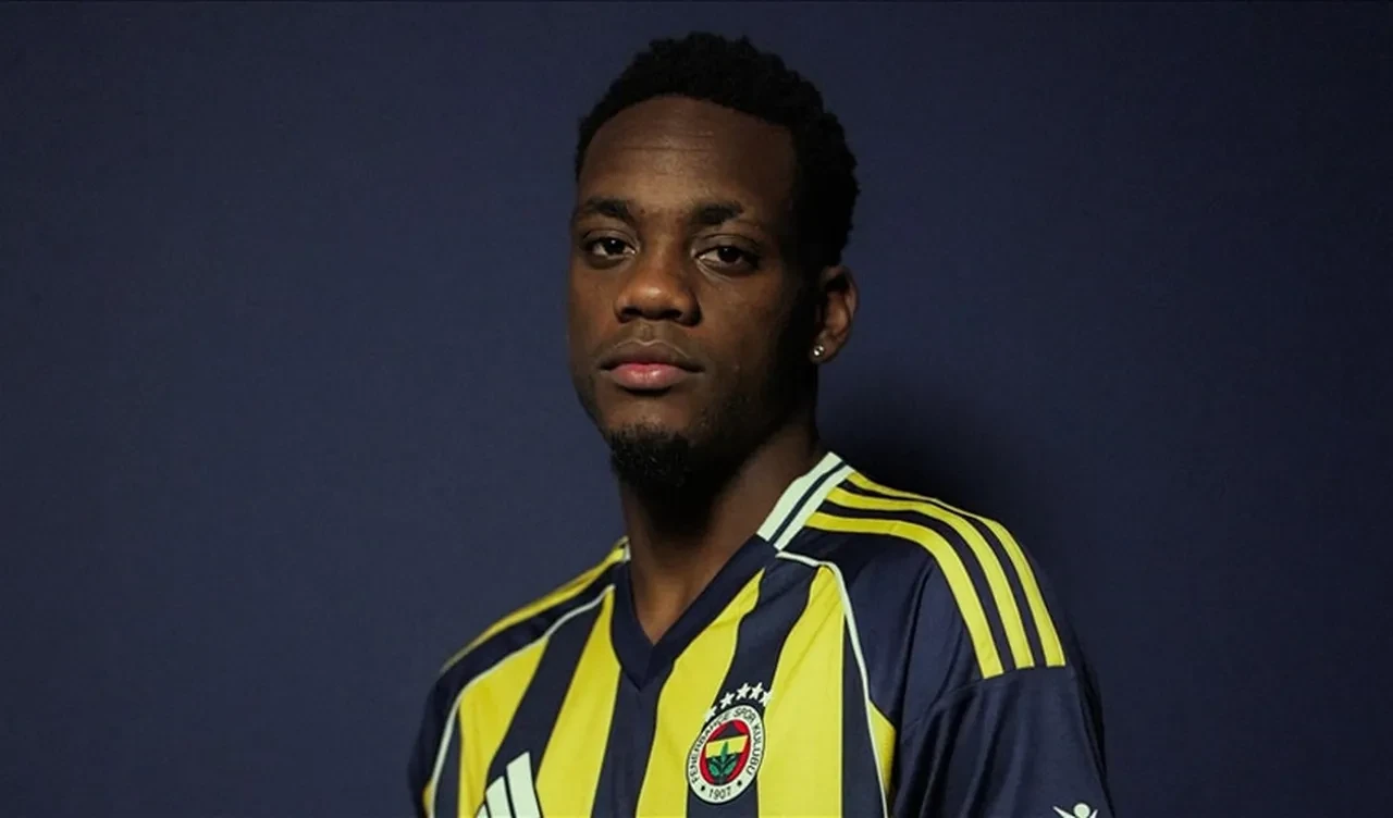 Fenerbahçe memnun kalmadı! Yıldız oyuncu için İngiliz devleri sıraya girdi