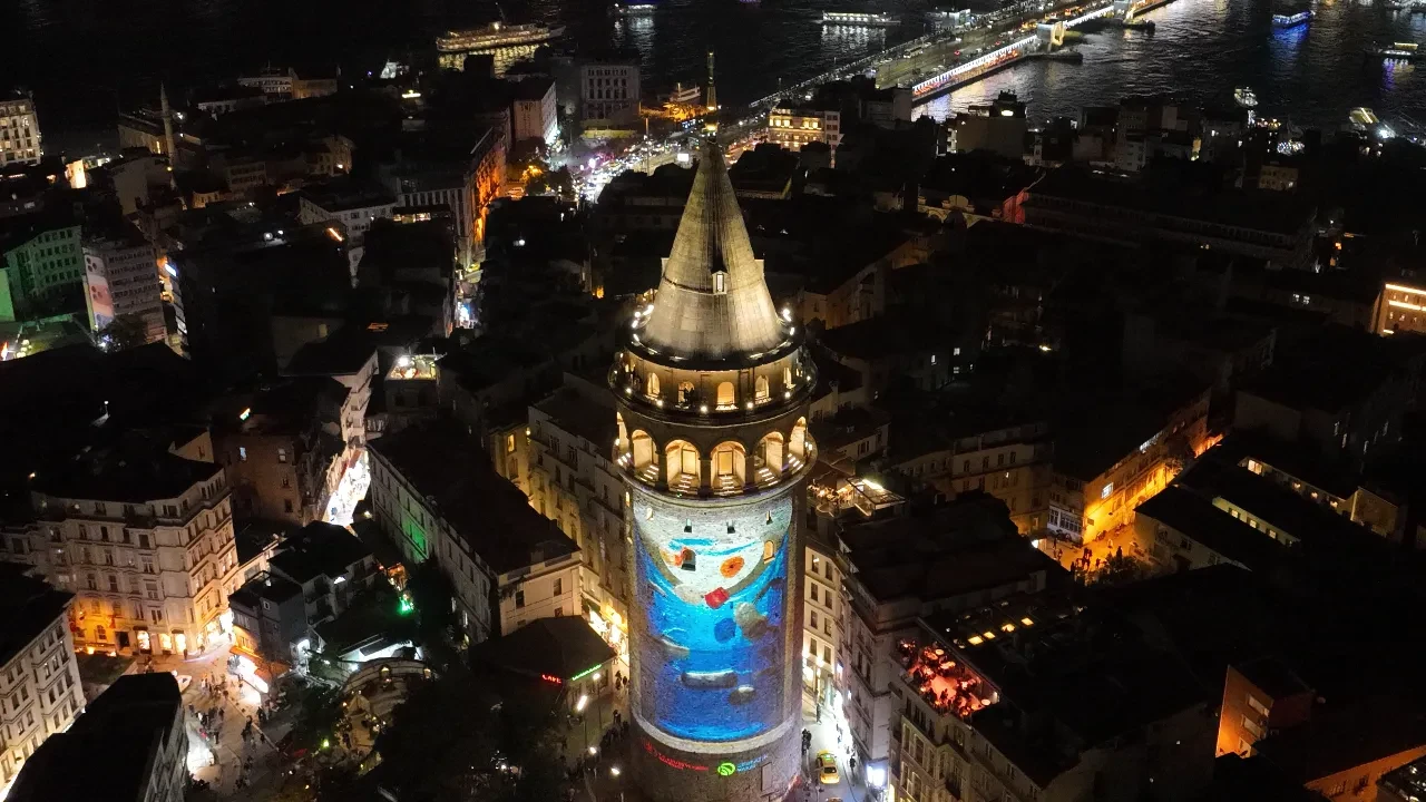 Galata Kulesi'nde çevre temalı vurgu: Sürdürülebilir geleceğe dikkat çekildi
