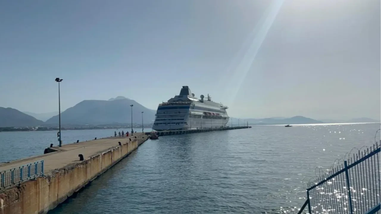 Lüks kruvaziyer 867 yolcu ve 469 mürettebatıyla Alanya