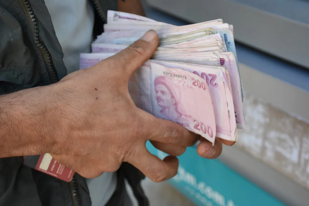 Para çekmek için gittikleri ATM'de hayatlarının şokunu yaşadılar! 'Hemen karakola gittik' 