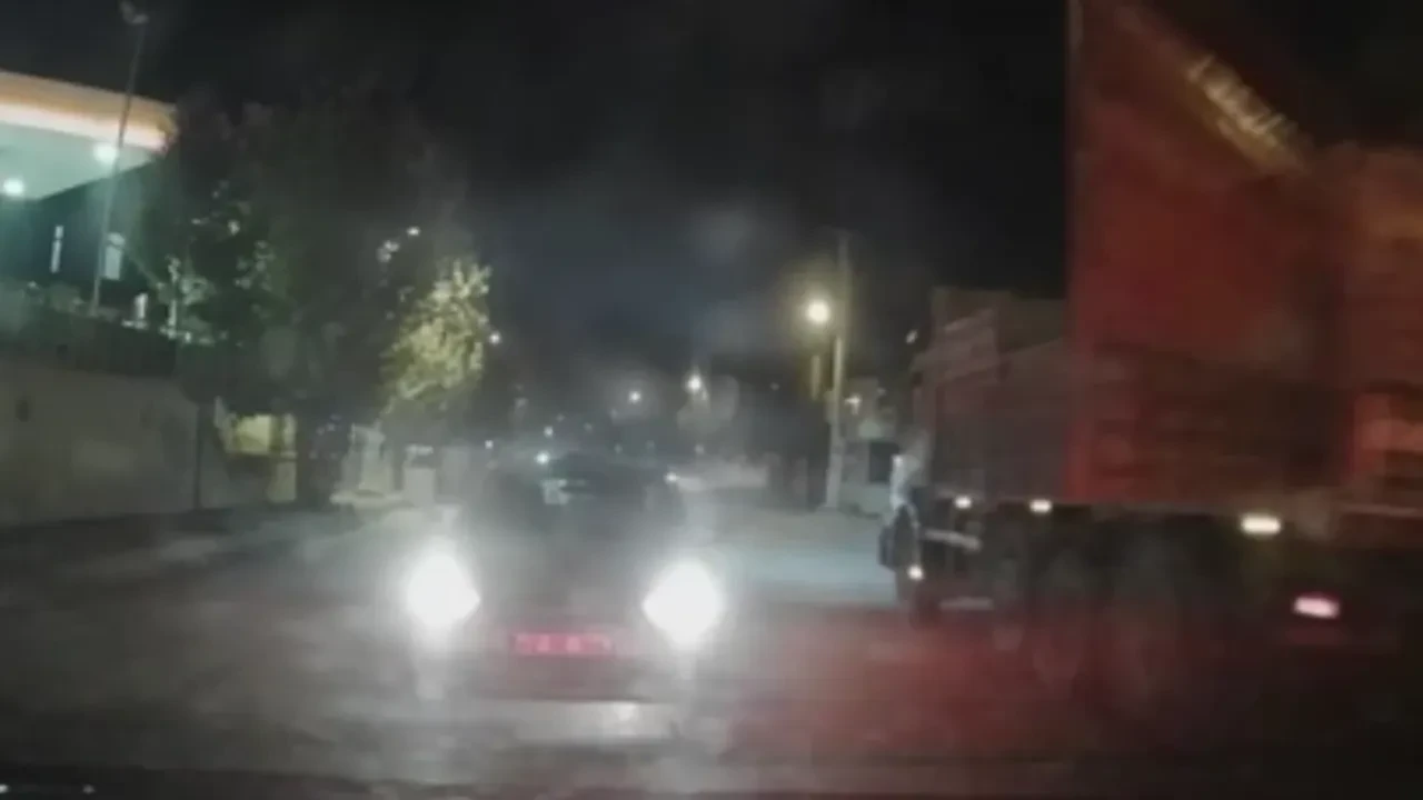 Saniye saniye kameralara yansıdı! Sürücü faciadan böyle döndü