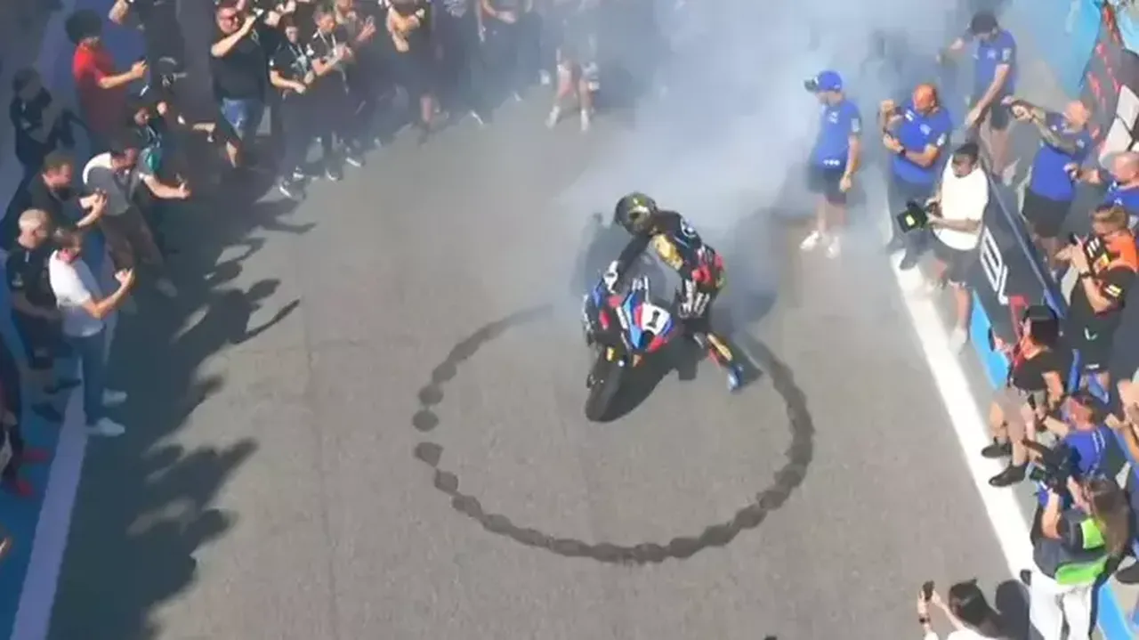 Toprak Razgatlıoğlu Superbike'ta kaç kez şampiyon oldu kaçıncı şampiyonluğu?