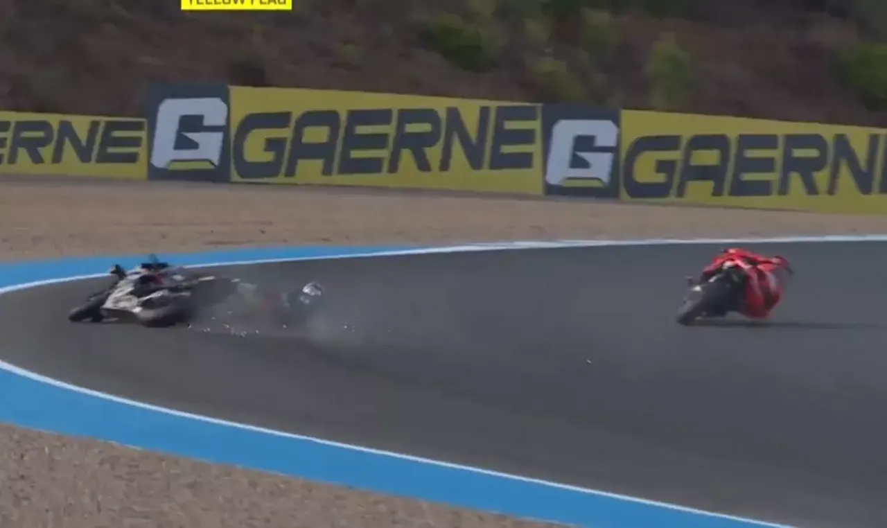 Toprak Razgatlıoğlu'na Bulega'dan skandal hareket! Milli sporcumuz yarış dışı kaldı