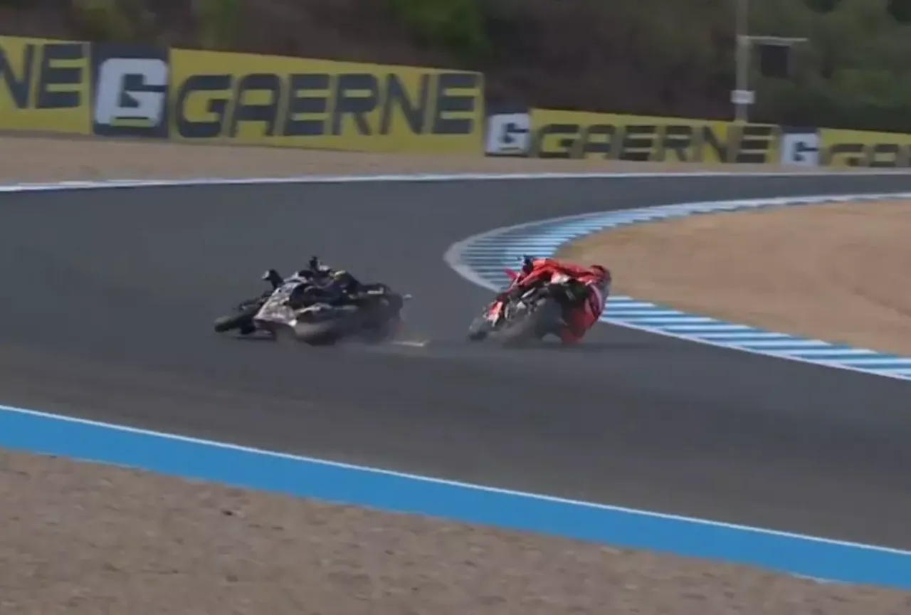 Toprak Razgatlıoğlu'na Bulega'dan skandal hareket! Milli sporcumuz yarış dışı kaldı