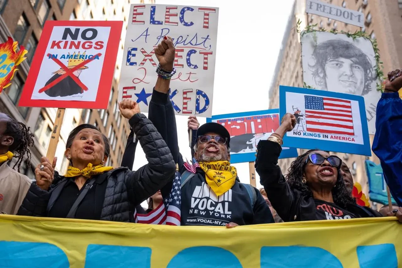 Trump karşıtları 'Krallara Hayır' diyerek bir araya geldi! ABD lideri 'dışkılı video' ile karşılık verdi